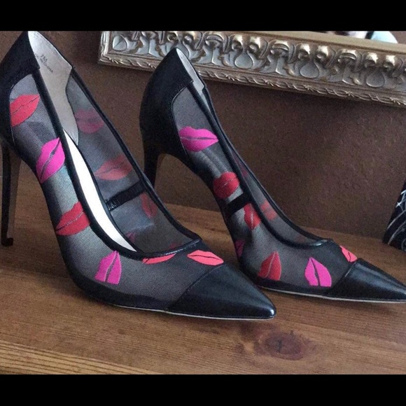 👠 - Picture 2 of 2